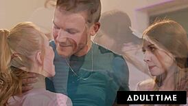 Fakultetske slatke Myra i Madi bore se za trosome spotlight