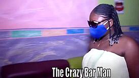 Bartender knuller leieboer med stor kuk!