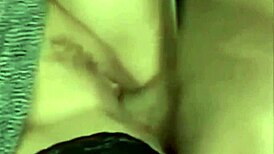 עקרת בית גרמנית מככבת בפעולת שתן פרועה