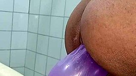 Gay Guy Suffers Pain But Enjoys Full Penetration