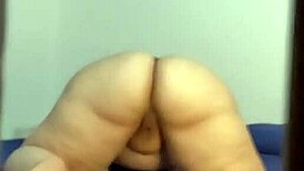 Atrapé A Mi Madrastra Viendo Porno Y Masturbándose En Su Habitación