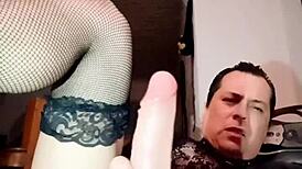 Leker med mine favorittleker i gay lingerie, nyter de beskrivende øyeblikkene