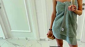 Провал доставки превращается в сырую еблю с брюнеткой