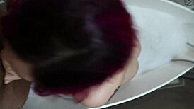 She Deepthroats Cocks Addictively!