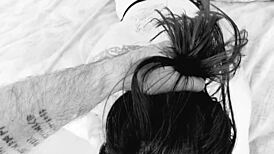 Yo, check this pale novinha banging a huge Nordic Viking bear guy! 🐻🔥