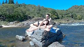 해변과 버스에서 위험한 섹스, 핫한 라티나 커플! 🔥