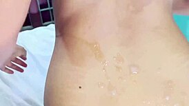 हेय, क्या तुम इस इंडियन विलेज गर्ल की वेट पसी ड्रिप देखना चाहते हो?