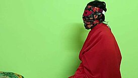 Čierna indická gazdinka cmúľa zadok, je to divoké