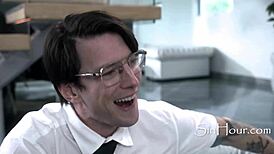 Izgalmas látni ezt a MILF-et, aki fiatal 18+ prédikátorokat tanít hitet keverni nyers dugással.