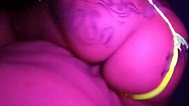 Stor røv latina giver sugepik og anal knep!