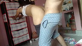 Wyruchałem gorącą seksowną nauczycielkę na pieska, ostro i intensywnie!