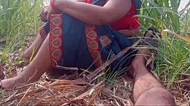 Yo, toto video venkovního sexu s horkou Desi ženou je opravdové a syrové! 🌿