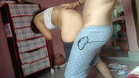 Wyruchałem gorącą seksowną nauczycielkę na pieska, ostro i intensywnie!