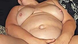 i buster her pussy with a dildo and she cums so hard