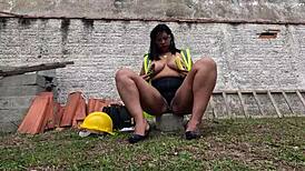foi fiscalizar a obra e imaginou pedreiros fodendo seu bucetão. latina hairy pussy anal fetish! 🔥