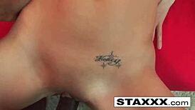 Intenzívne medzirasové POV šukanie s Dawn Iris hardcore orál a striekanie čierneho čuráka