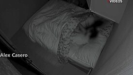 Shh pra ninguém ouvir vou no quarto da irmã postiça e acabamos fodendo