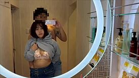 Ordinary couple's private video shows my girlfriend's ecstatic face during intimate moments.