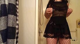 That goth girl is drinking pee in this video