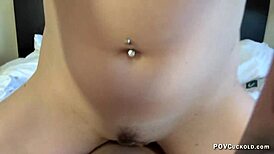 Harmony Rivers hete vrouw domineert sissy echtgenoot met creampie eten