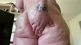 I admire Ariesbbw's big fat oiled ass, it's so sexy and inviting