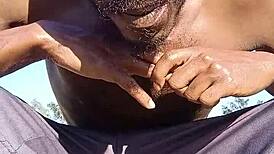 Piękna brunetka amatorka uwodzi teścia w skandalu domowym w USA