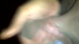 Novinha solitária sente prazer intenso se masturbando sozinha