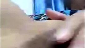 Aasialainen tyttö nuolee pillua WhatsApp-videolla 😍