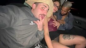 the loirinha got naughty with two in the car