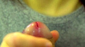 日本のホットな義姉妹、クローズアップで吸うのを見たい？！