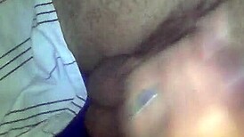 Osamelá mladá 18+ tínedžerka prežíva intenzívne sólo potešenie