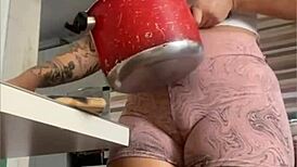 BBW Flashes Swollen Pussy In Exhibitionist Display