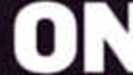 Чувак, я опоздал, но глянь, как гибкая русская девушка 18+ трахается на диване