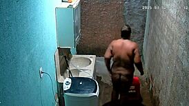 Camera escondida madrasta se depila enquanto seu enteado a vê na câmera