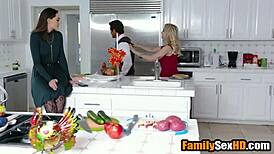 Thanks Giving Day Sex Orgy Explodes With Wild Group Action!