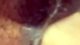 Dildo ile solo oyun yoğun boşalmaya götürüyor, am oyuncaklarına