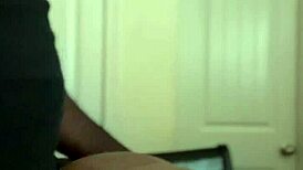 Couple amateur se lâche avec des backshots crémeux en action dégoulinante rapide