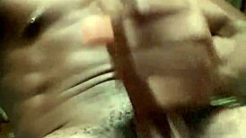 Rozdralo ma, hladkal som veľký čierny čurák dokiaľ som ho nevydedil