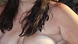 Watch This Milf Cum and Orgasm on Feet!