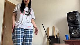 Sıcak kayın biraderim evde yalnızken sikildi