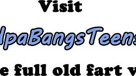 Wow, genç 18+ kız dededen oral zevk alır sonra sert sikilir!