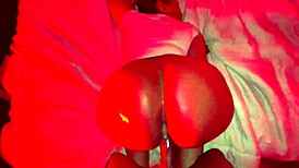 Horúca tučná ebónka suseda zvedavá na susedov