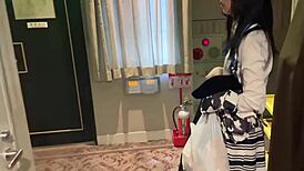 결혼한 여자 나미의 오후 핸드잡 기술에 빠졌어