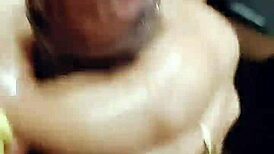 Eu vejo essa linda mexicana chupar pau como pirulito