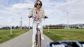 Miss daisy diamond worships her ass on a bike outdoors