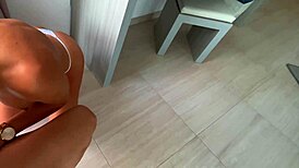 Teen with tight pussy and perfect fat ass stuns at gym