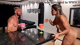 Хей, горещата ми мащеха се нуждаеше от помощ, молеше ме да я ебна силно и да свърша вътре