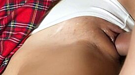 Hey, Kenapa Lelaki Matang Ni Gelitik Isteri Muda 18+ Saya Begitu Dekat?