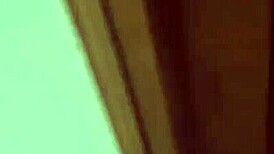 Mi emploeador spío a mi madrastra en el baño y grabó todo