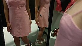 Ma Voisine Mûre Dépravée M'A Traîné Dans Une Rencontre Torride En Cabine D'Essayage